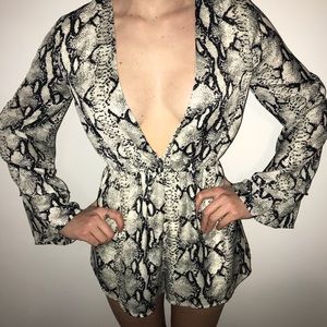 Tobi Deep v romper